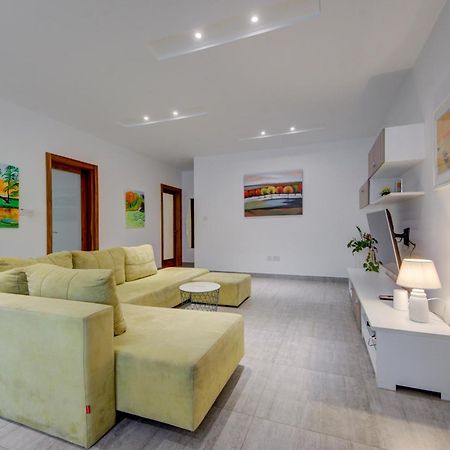 Top Floor Apt With Common Pool Close To All Amenities San Pawl il-Baħar Eksteriør billede
