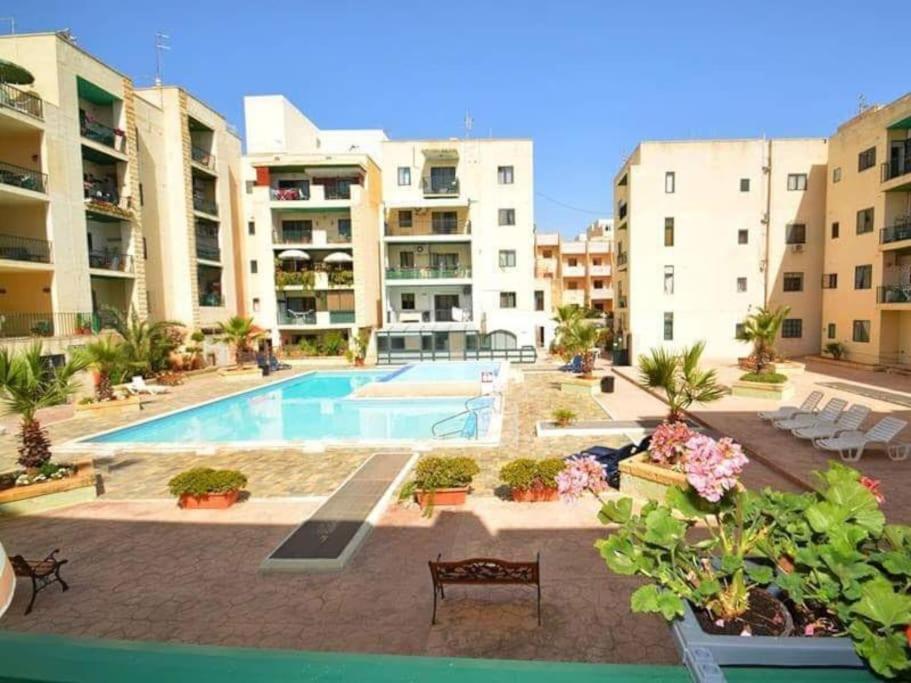Top Floor Apt With Common Pool Close To All Amenities San Pawl il-Baħar Eksteriør billede